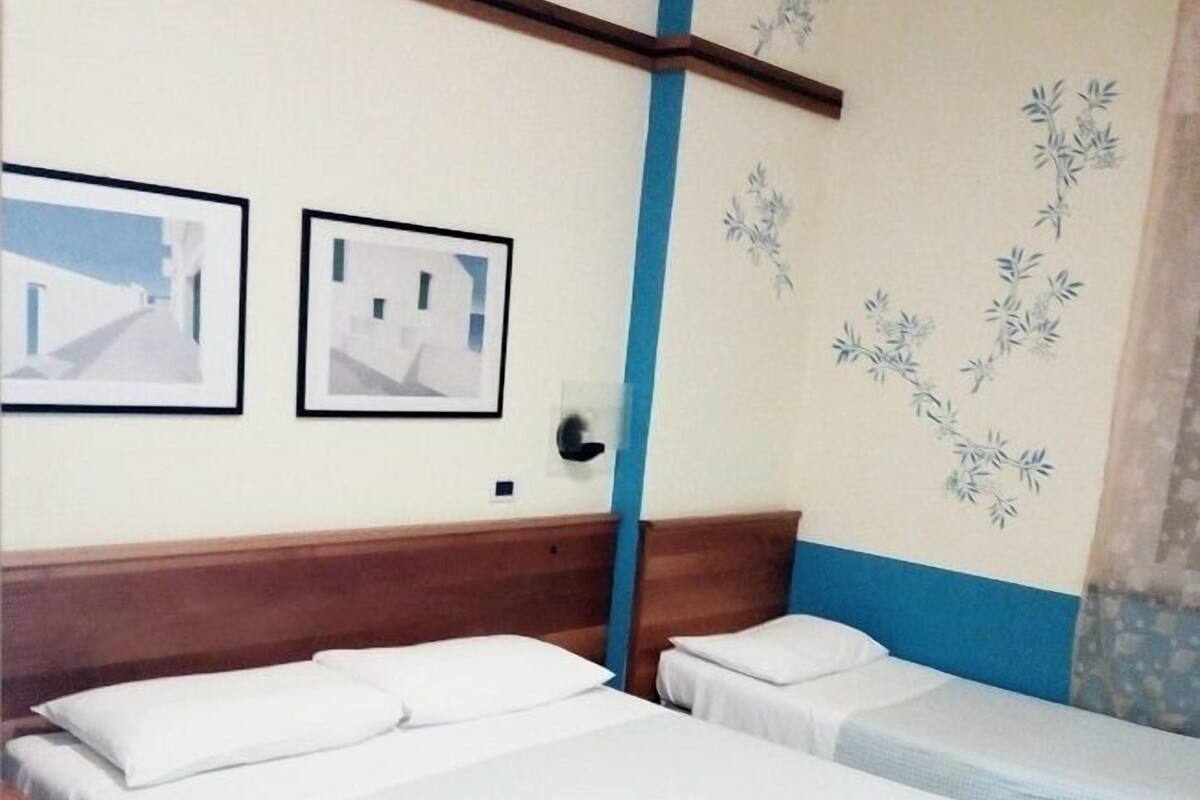 Habitación triple | Escritorio, wifi gratis y ropa de cama