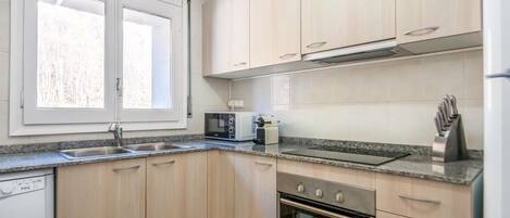 Fridge, microwave, oven, dishwasher