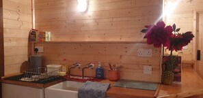 Chalet | Cuisine privée | Réfrigérateur, four à micro-ondes, surface de cuisson