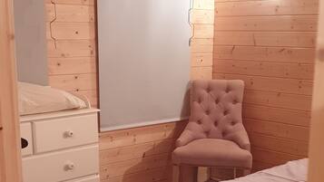 1 bedroom, travel cot, free WiFi, bed sheets