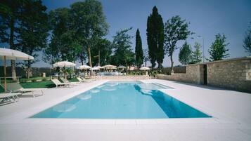 Seasonal outdoor pool, pool loungers