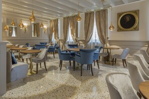 Free daily buffet breakfast  - Boutique Hotel Villa Zoppi - Adults Only (Colognola ai Colli)