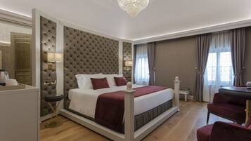 Junior-Suite, 1Â King-Bett, Whirlpool | 1 Schlafzimmer, hochwertige Bettwaren, Daunenbettdecken