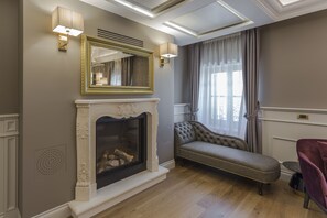 Premium Junior Suite | Premium bedding, down duvets, pillow-top beds, minibar - Boutique Hotel Villa Zoppi - Adults Only (Colognola ai Colli)