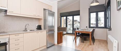 Fridge, microwave, oven, dishwasher