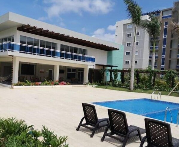 Exterior - Paraiso de Verano (Puñal)