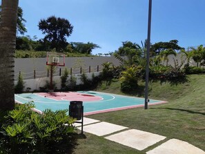 Basketball court - Paraiso de Verano (Puñal)