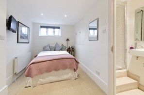 2 soverom, strykejern/-brett, wi-fi og sengetøy