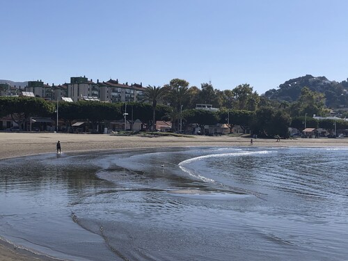 Helle Wohnung 300 Meter vom Strand von El Palo entfernt.