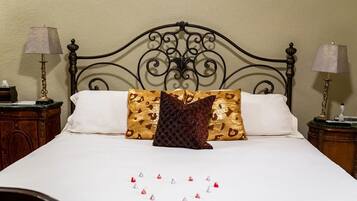 Honeymoon Suite | Free WiFi, bed sheets