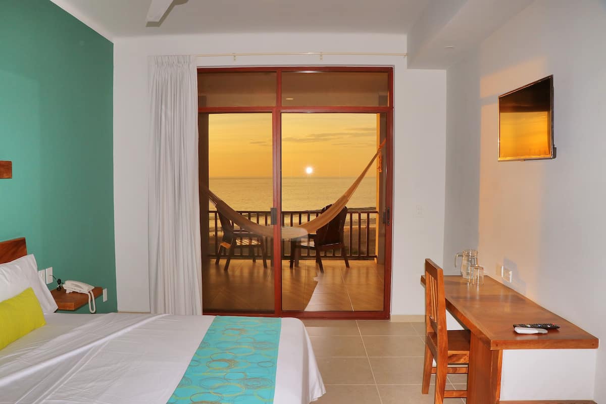 panoramic room | in-room safe, desk, laptop workspace, free wifi