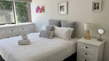 2 bedrooms, iron/ironing board, WiFi, bed sheets