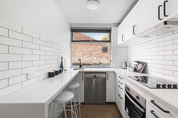Fridge, microwave, oven, stovetop