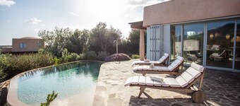 Villa Luxi private pool, jacuzzi, housekeeping and concierge