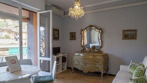Apartamento, 2 quartos | Área de estar