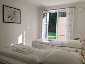 Apartment, Terrasse | 2 Schlafzimmer, schallisolierte Zimmer, Bügeleisen/Bügelbrett