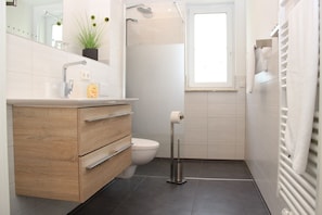 Apartment, Terrasse | Badezimmer | Haartrockner