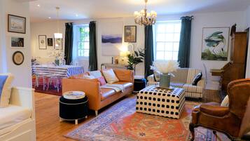 Smart TV, fireplace, books