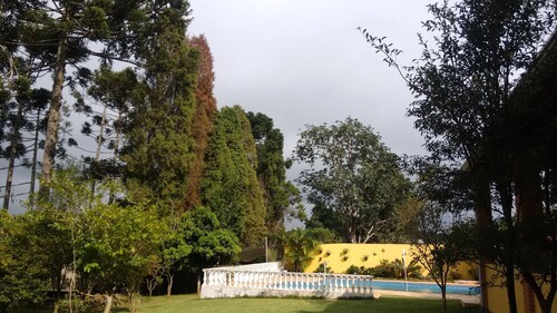 Recanto Cachoeira with swimming pool near the dam