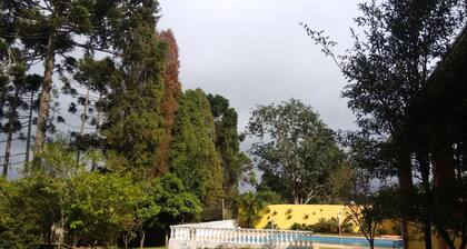 Recanto Cachoeira with swimming pool near the dam