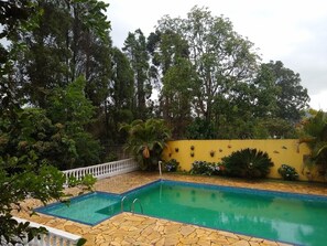 Outdoor pool - Cachoeira retreat with pool near the dam (Ibiúna)