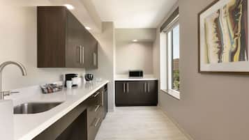 Suite, 1 King Bed with Sofa bed, Accessible (Shower)
