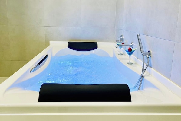 Unclassified image, 1 of 47, button