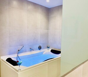 Unclassified image, 5 of 47, button