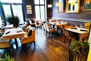 Lunch and dinner served