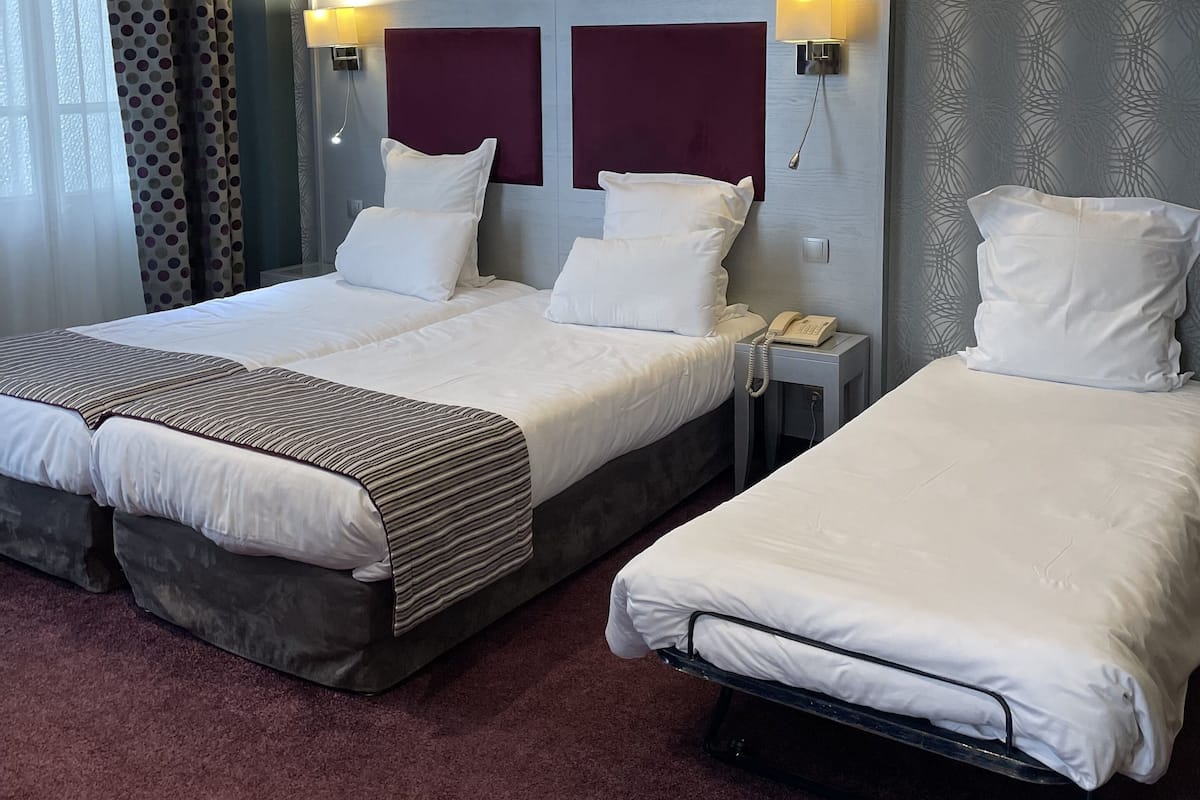 Standard Triple Room | In-room safe, soundproofing, iron/ironing board, cribs (free)