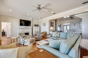 Flat-screen TV, fireplace, DVD player