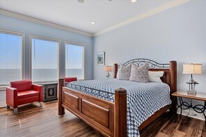 4 室のベッドルーム、WiFi (無料)、ベッドシーツ