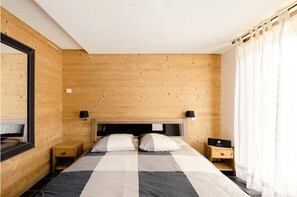 4 chambres, fer et planche à repasser, lit parapluie, Wi-Fi gratuit