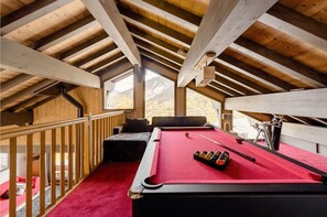 4 bedrooms, iron/ironing board, travel cot, free WiFi