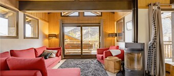 12 guests big and fully renovated chalet 10mn drive from the ‘3 Vallées’ !
