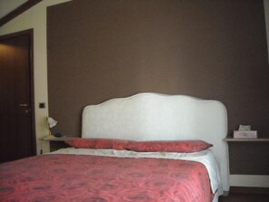 Bureau, lits bébé (gratuits), Wi-Fi gratuit