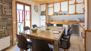 Småhus – comfort, privat bad, fjellutsikt (Gîte Coste Belle) | Restaurant