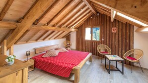 Småhus – comfort, privat bad, fjellutsikt (Gîte Coste Belle)