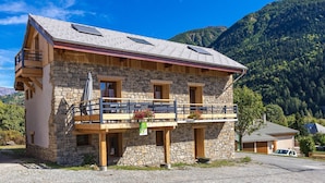 Småhus – comfort, privat bad, fjellutsikt (Gîte Coste Belle) | Eksteriør