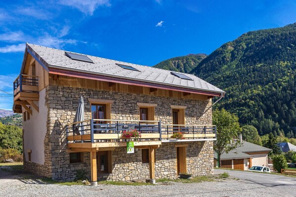 Comfort Cottage, Private Bathroom, Mountain View (Gîte Coste Belle) | Exterior