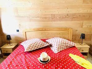Comfort cottage, en-suite badkamer, uitzicht op bergen (Gîte Costillon)