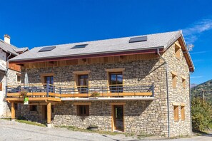 Comfort Cottage, Ensuite, Mountain View (Gîte Costillon) | Exterior