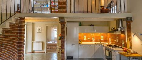 ثلاجة، ميكروويف، فرن، موقد طهي مسطح