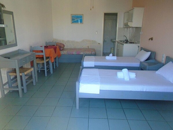 1 bedroom, in-room safe, internet