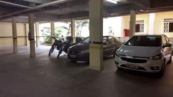 Bãi đậu xe tự phục vụ miễn phí, bãi đậu xe có người phục vụ miễn phí