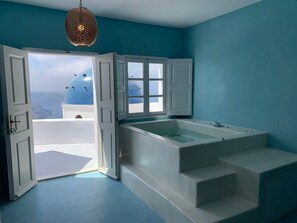 Vila luxo, 2 quartos, banheira de imersão, vista para o mar | Banheira de hidromassagem particular