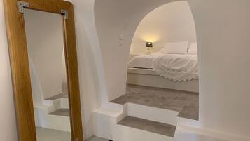 2 bedrooms, in-room safe, individually decorated, individually furnished