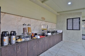 Restaurant - Hotel Merit (Surat)