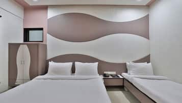 1 bedroom, in-room safe, desk, iron/ironing board