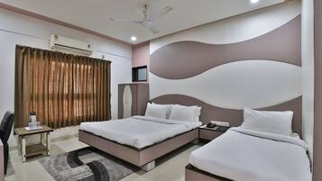 Rom – premium | 1 soverom, safe på rommet, skrivebord og strykejern/-brett